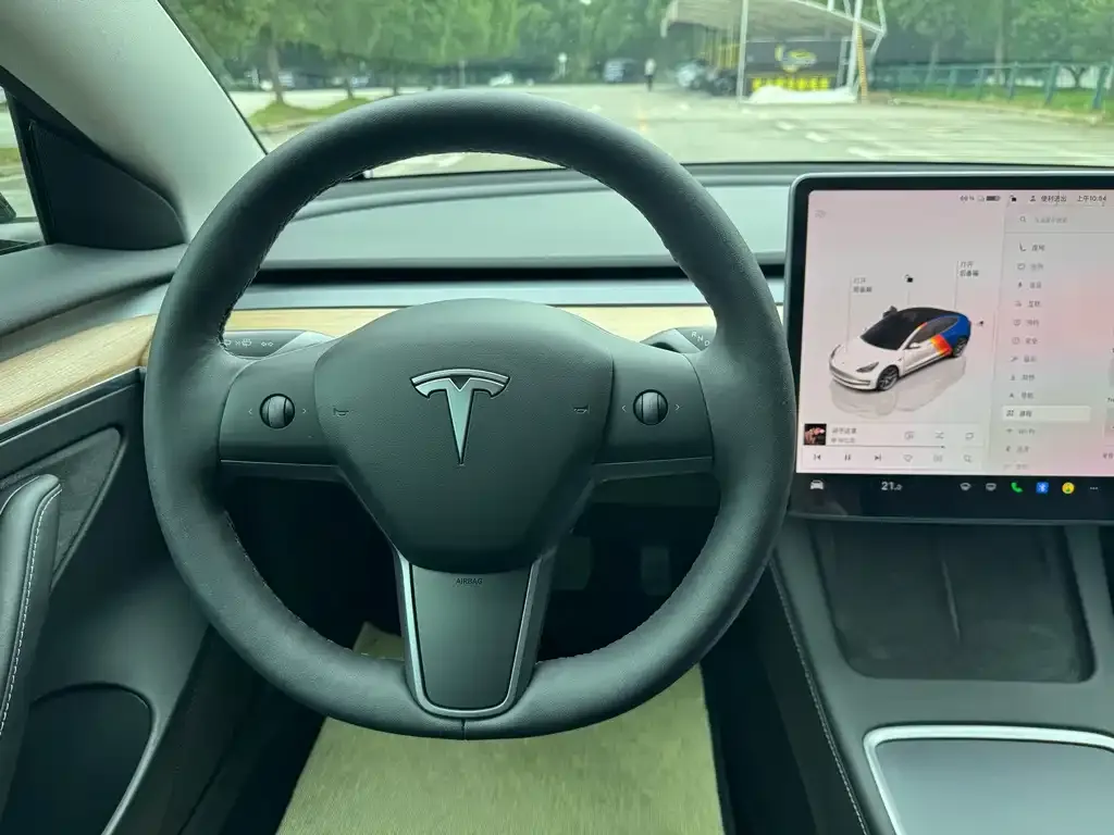 Tesla Model 3 — фото 2