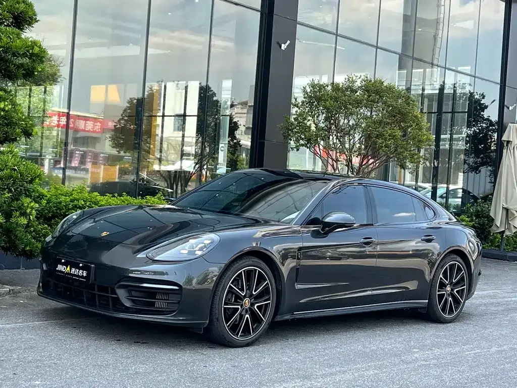 Porsche Panamera — фото 1