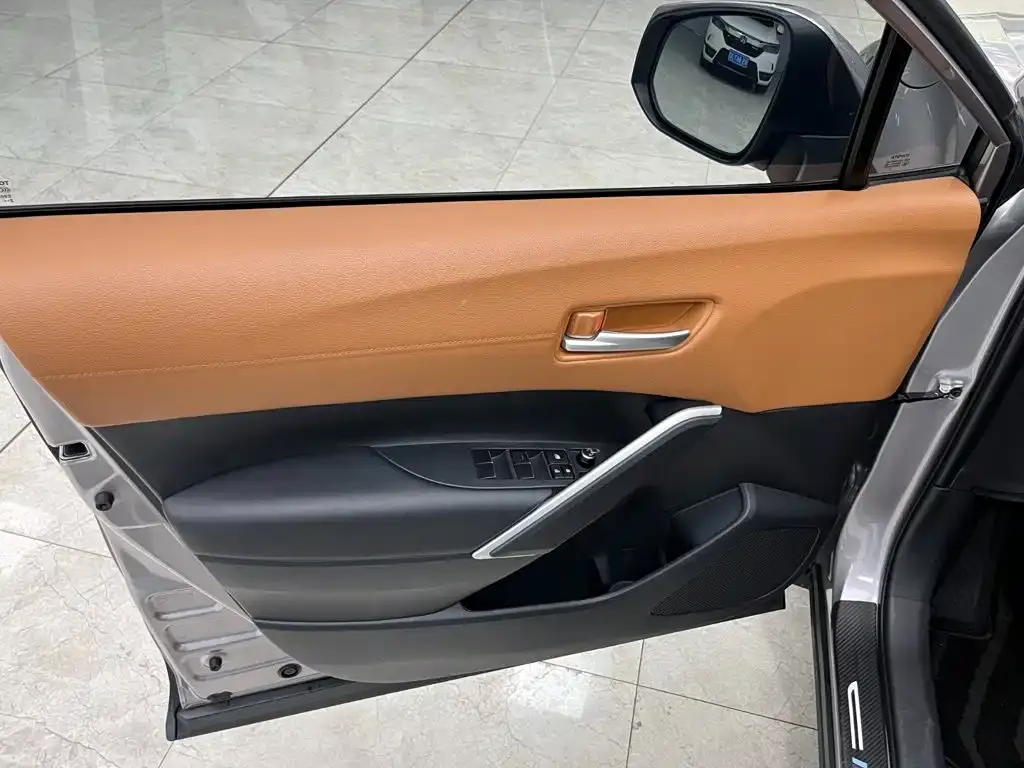 Toyota Corolla Cross — фото 10