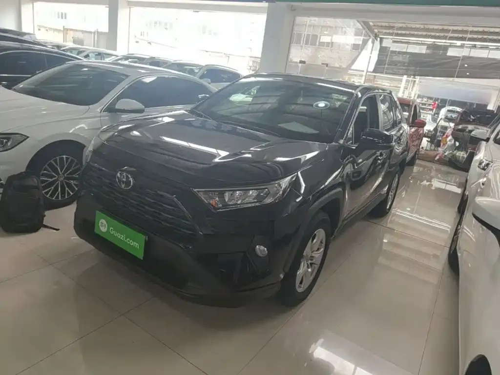 Toyota RAV4 — фото 1