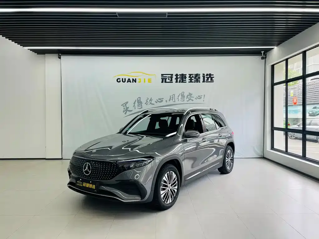 Mercedes-Benz EQB — фото 1