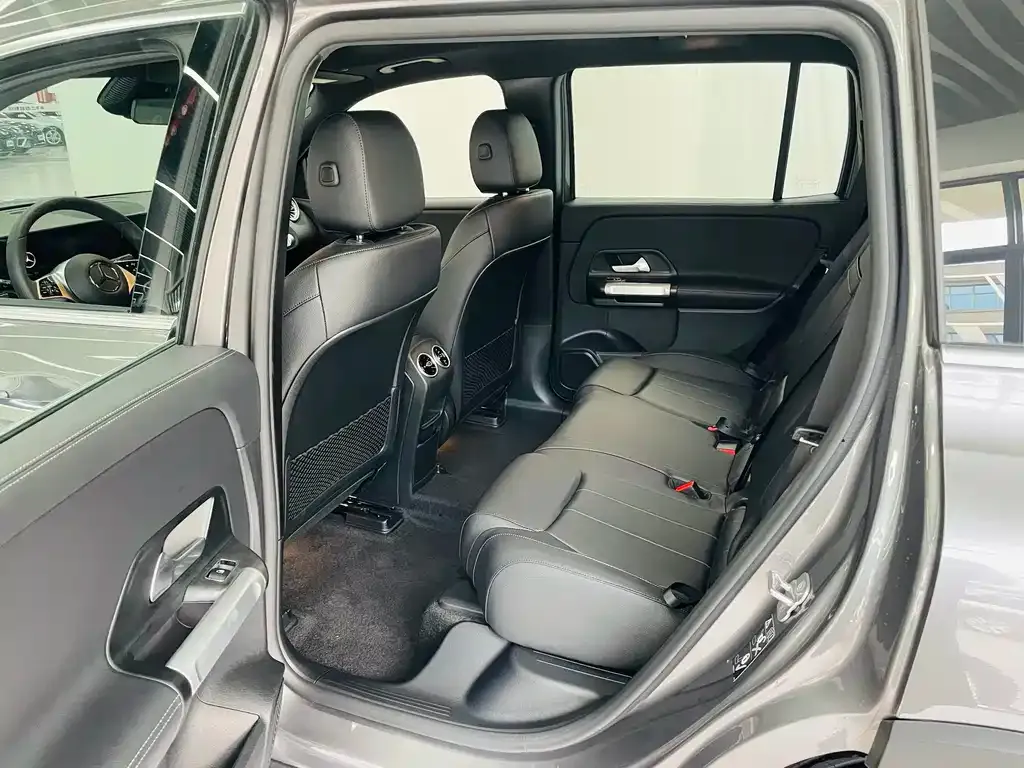 Mercedes-Benz EQB — фото 10