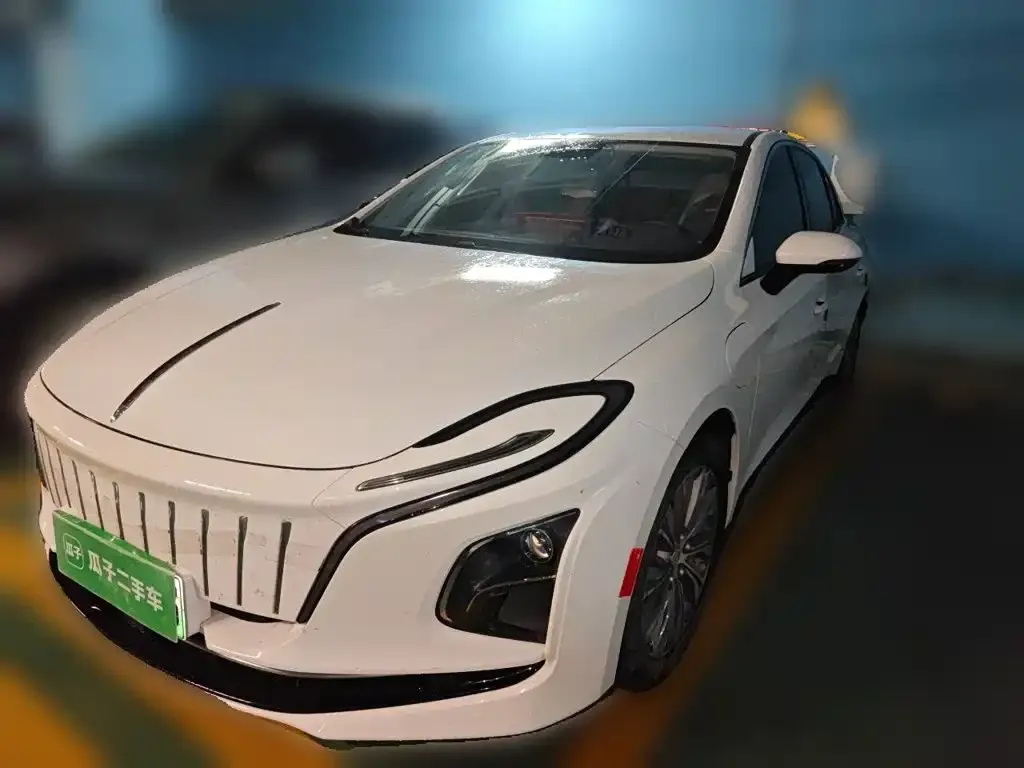 Hongqi E-QM5 — фото 1