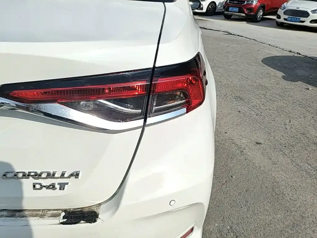 Toyota Corolla — фото 5