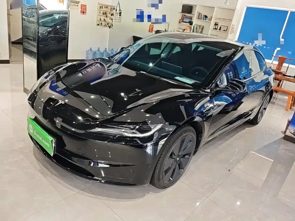 Tesla Model 3 — фото 1