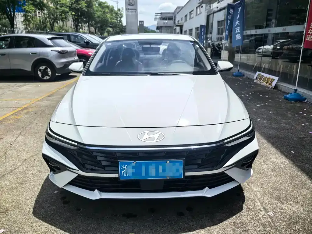 Hyundai Elantra — фото 2