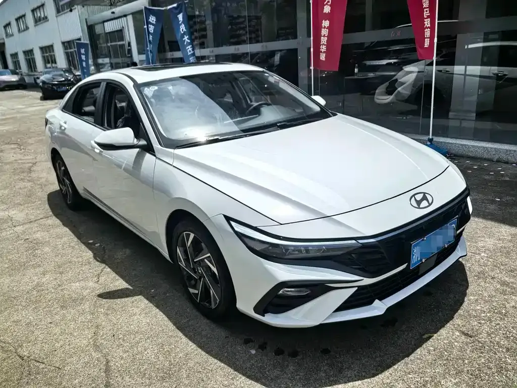 Hyundai Elantra — фото 10