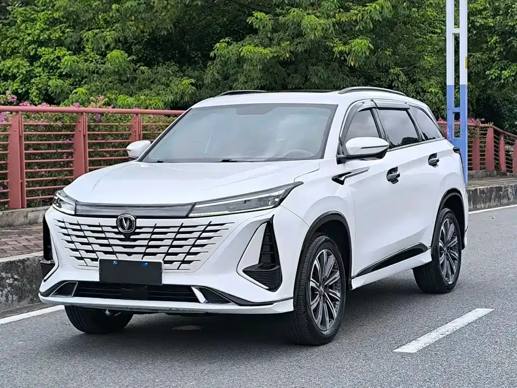 Changan CS75 PLUS — фото 1