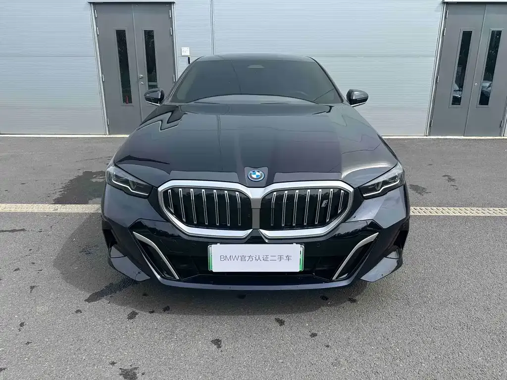 BMW i5 — фото 5