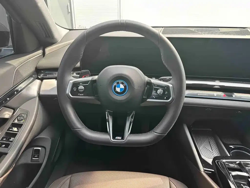 BMW i5 — фото 3