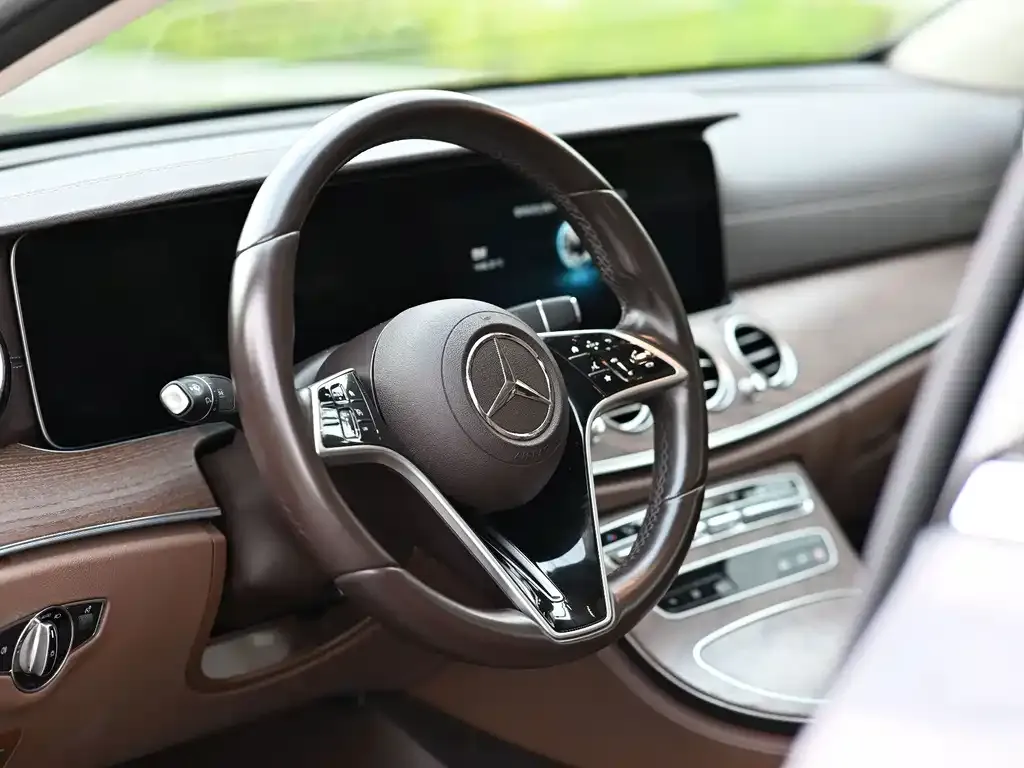 Mercedes-Benz E-Class — фото 4