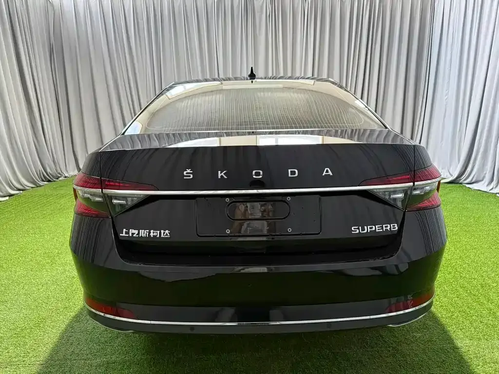 Skoda Superb — фото 7