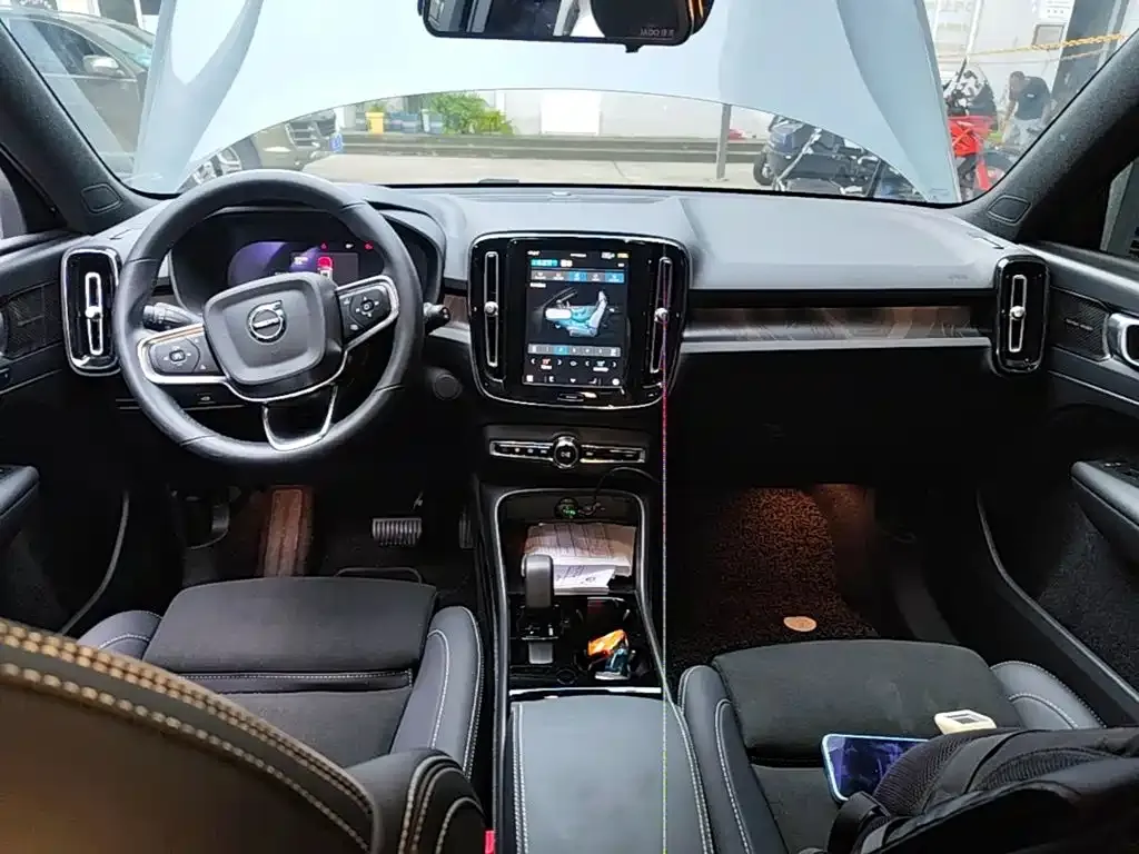 Volvo XC40 NEV — фото 8