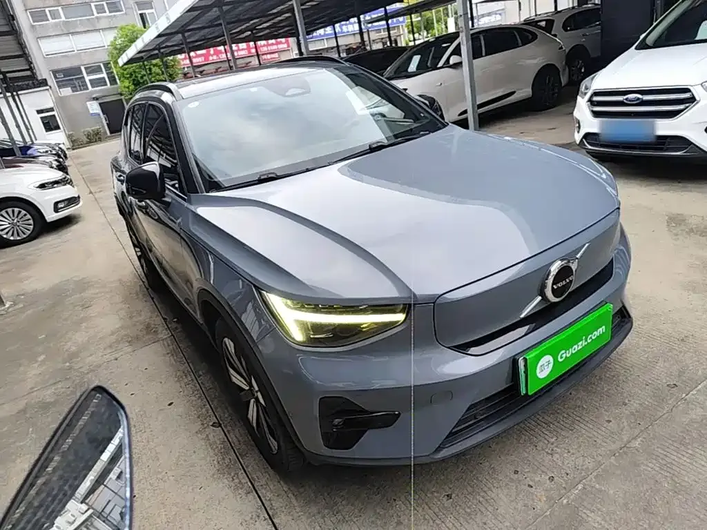 Volvo XC40 NEV — фото 4