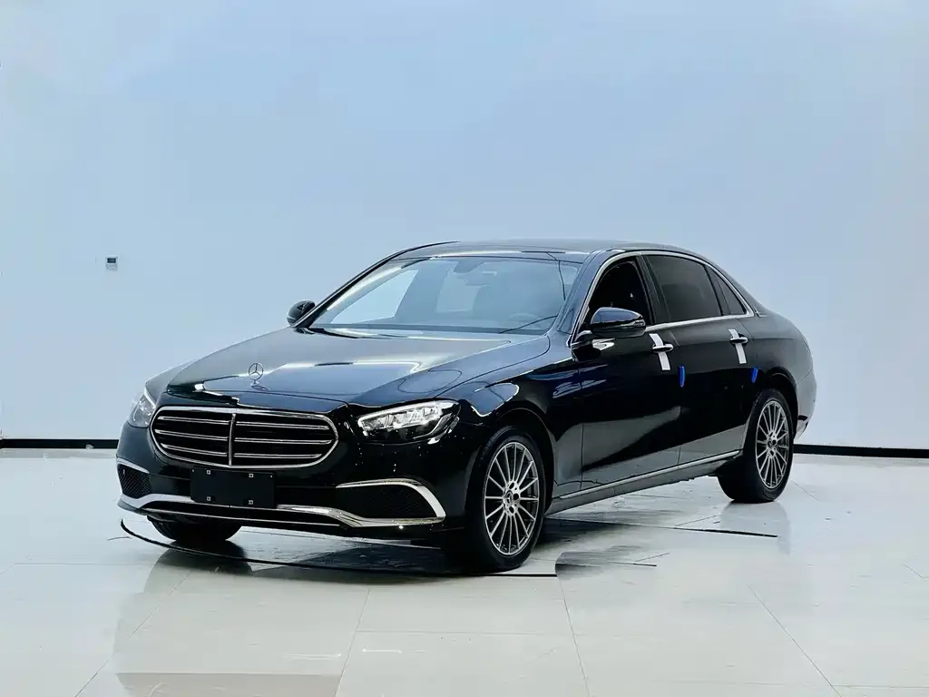 Mercedes-Benz E-Class — фото 1