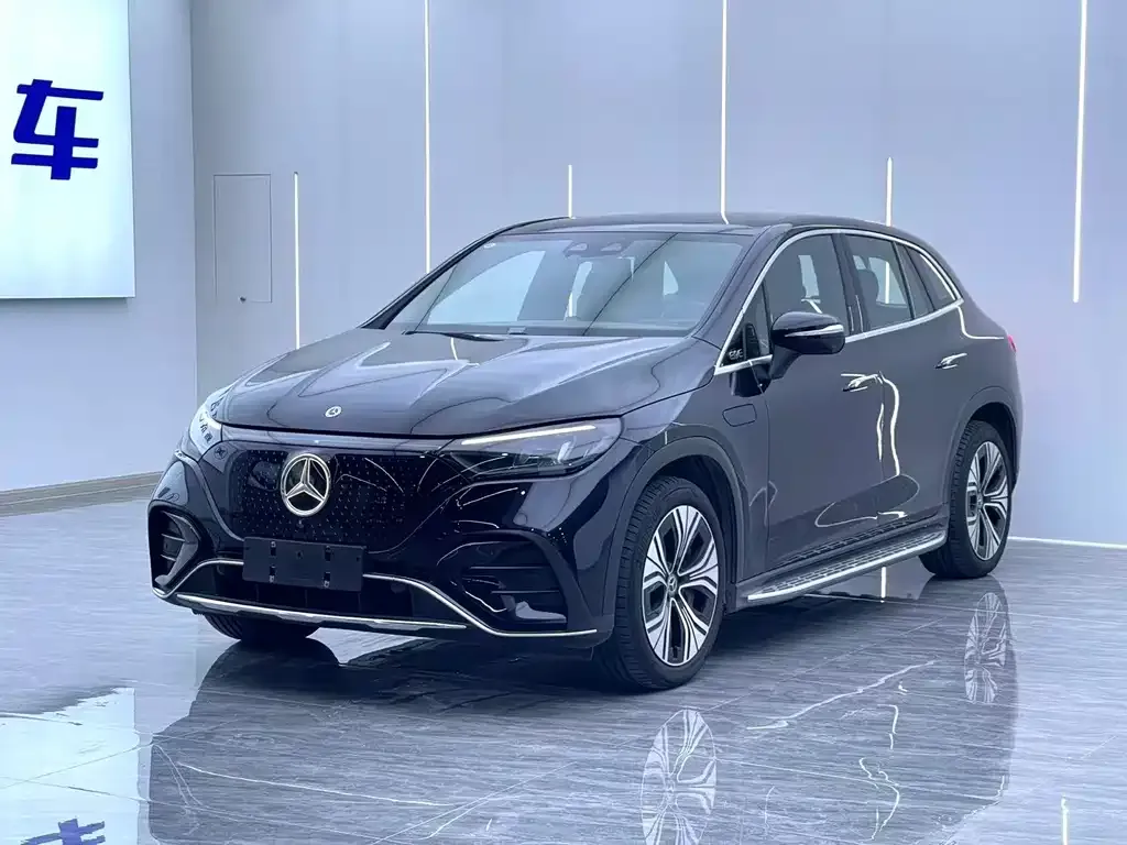 Mercedes-Benz EQE SUV — фото 1