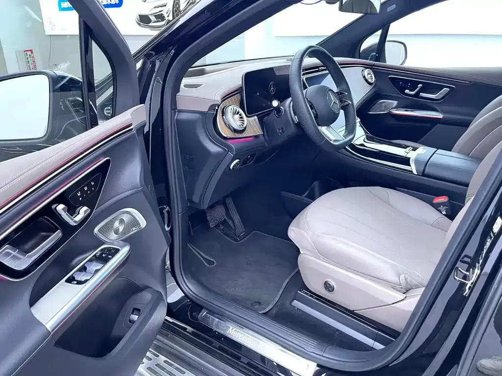 Mercedes-Benz EQE SUV — фото 8
