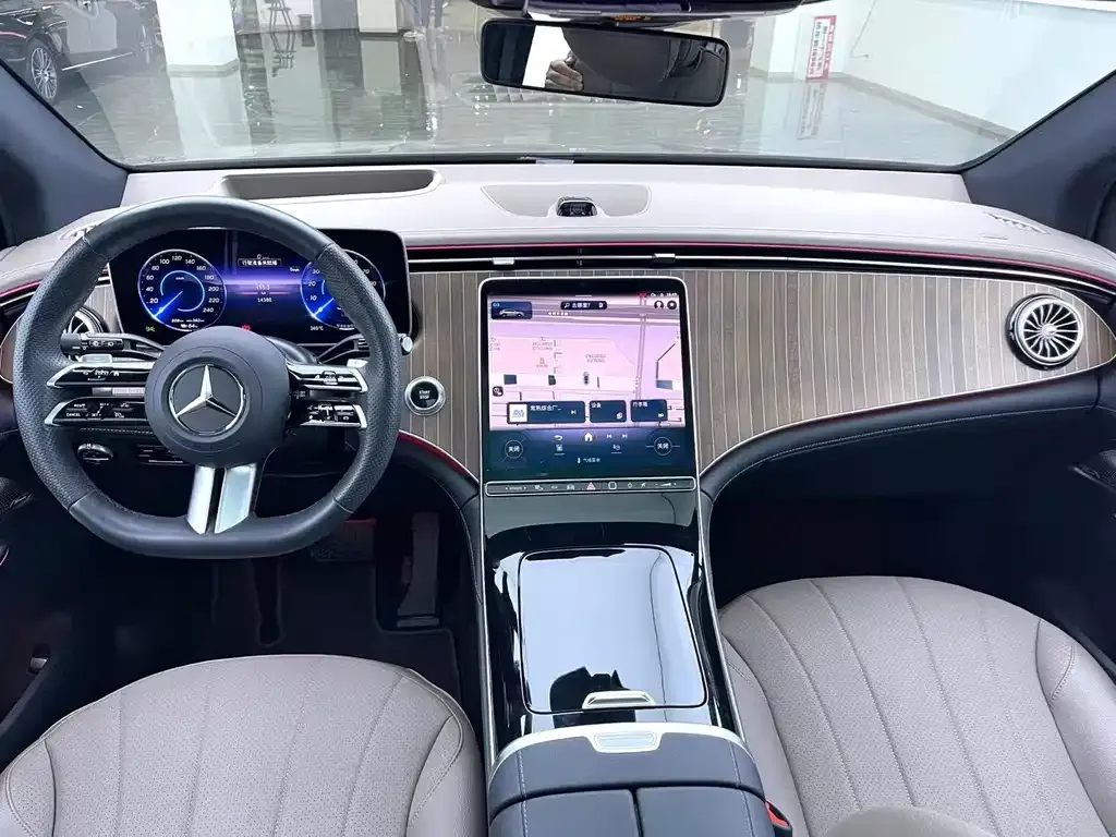 Mercedes-Benz EQE SUV — фото 4