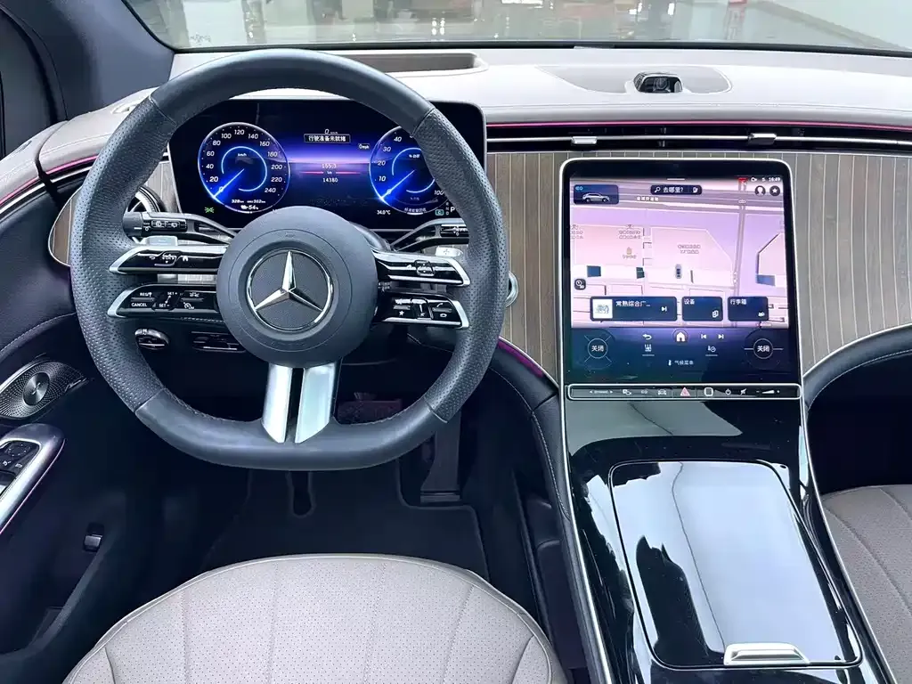 Mercedes-Benz EQE SUV — фото 10