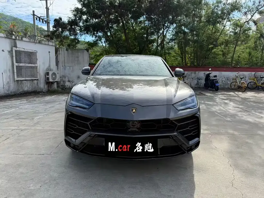 Lamborghini Urus — фото 1