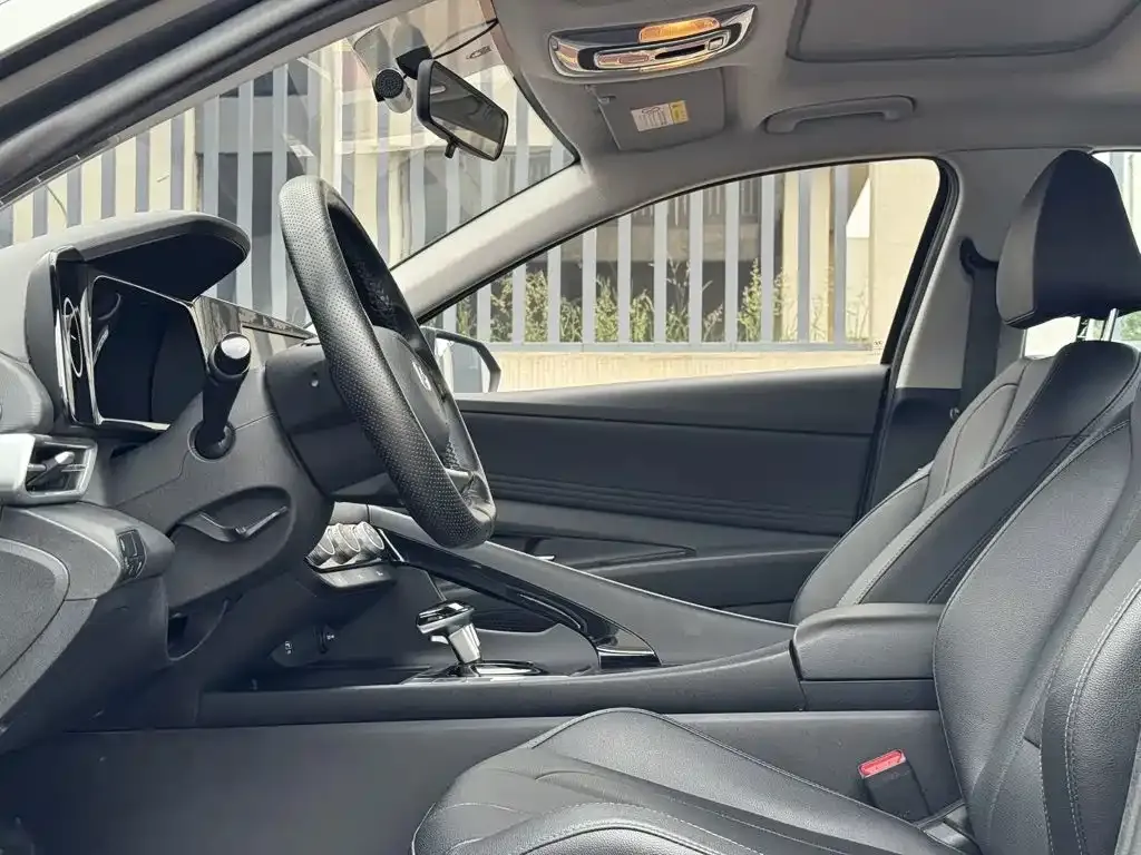 Hyundai Elantra — фото 4