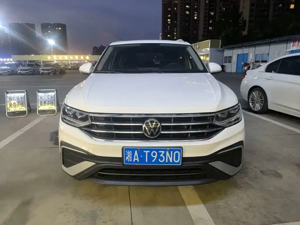 Volkswagen Tiguan L — фото 8