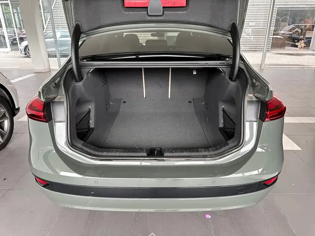 Audi A6L e-tron — фото 6