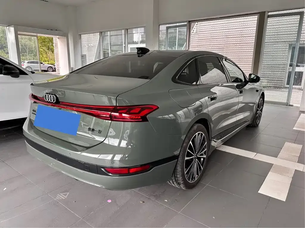 Audi A6L e-tron — фото 3