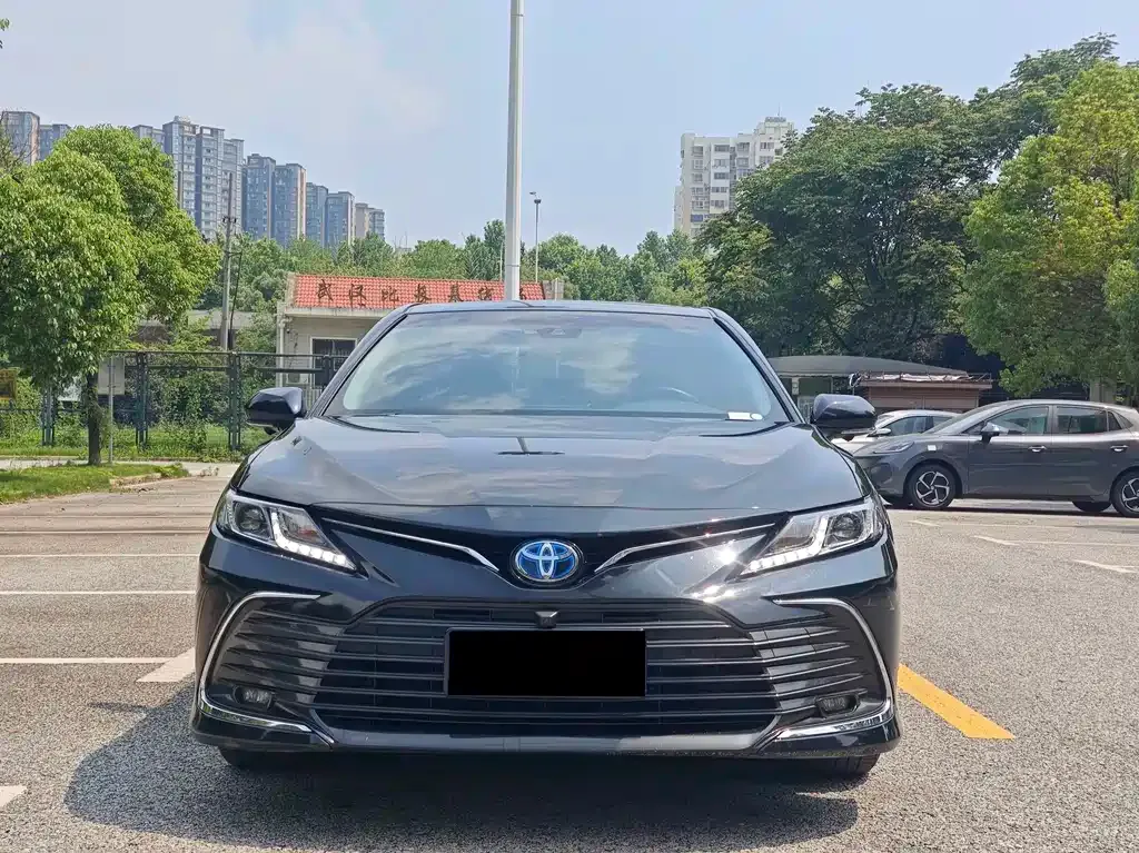 Toyota Camry — фото 6