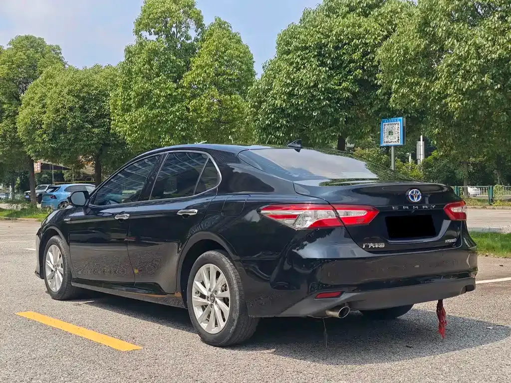 Toyota Camry — фото 8