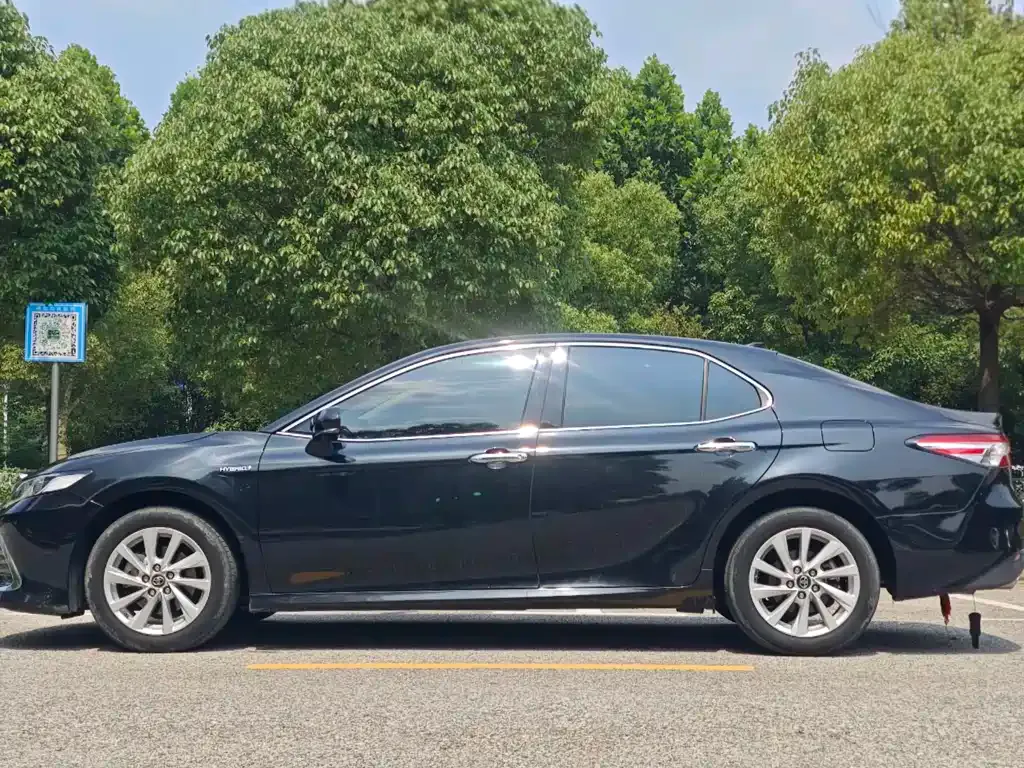 Toyota Camry — фото 9
