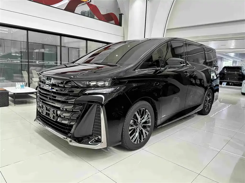 Toyota Vellfire — фото 1