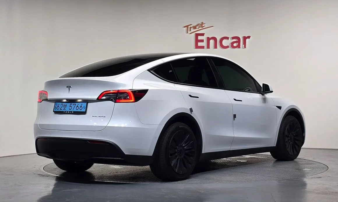 Tesla Model Y — фото 5