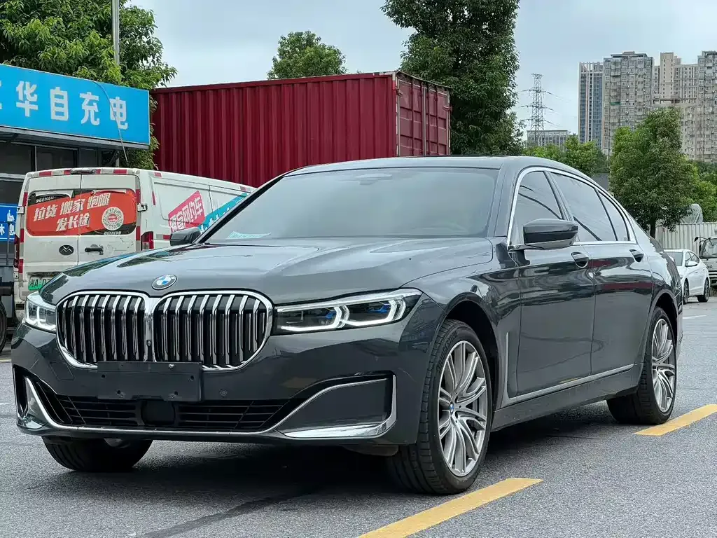 BMW 7 Series — фото 1