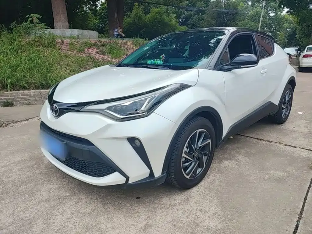 Toyota C-HR — фото 1
