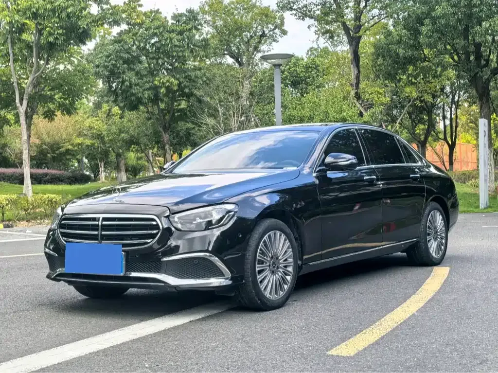 Mercedes-Benz E-Class — фото 1