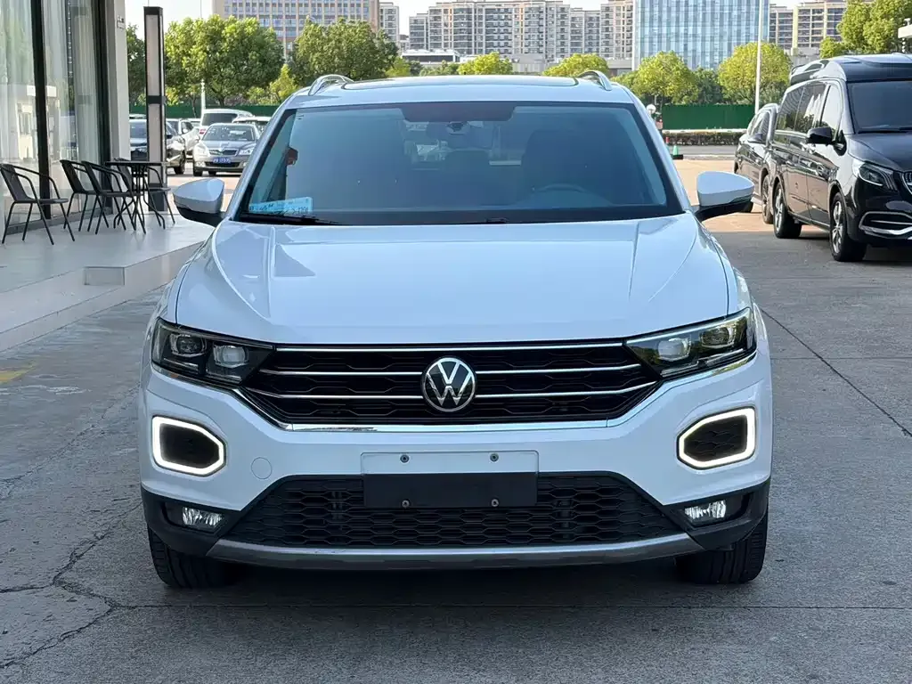 Volkswagen T-Roc — фото 1