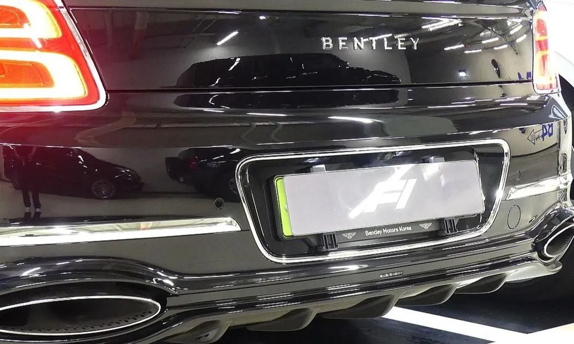 Bentley Flying Spur — фото 8