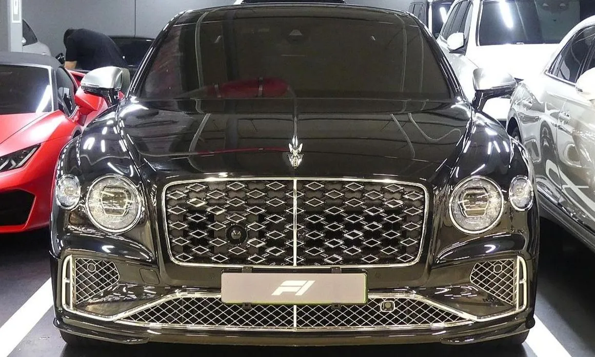 Bentley Flying Spur — фото 9
