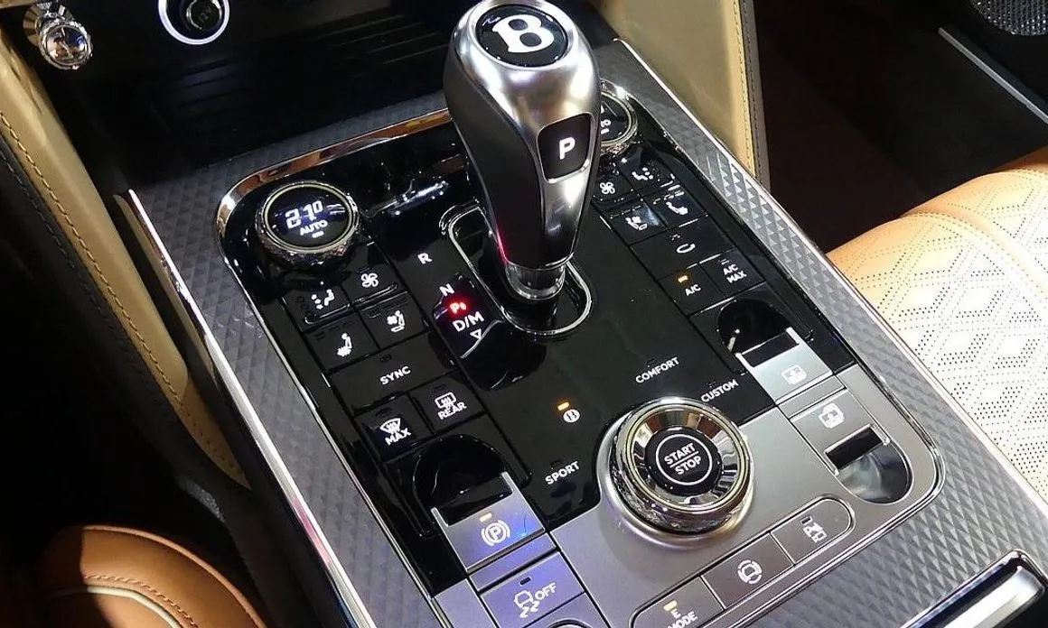 Bentley Flying Spur — фото 6