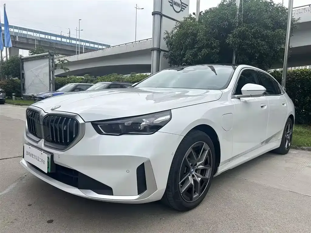 BMW i5 — фото 1