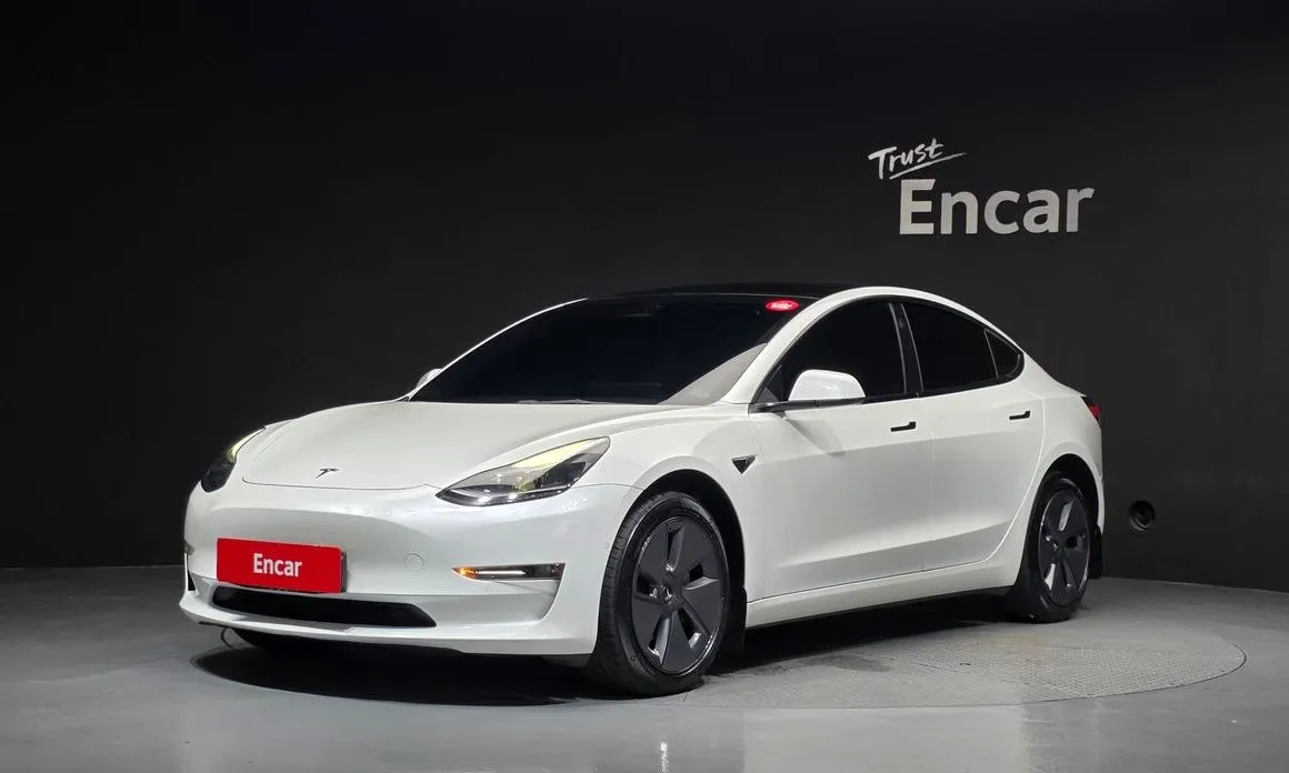 Tesla Model 3 — фото 1