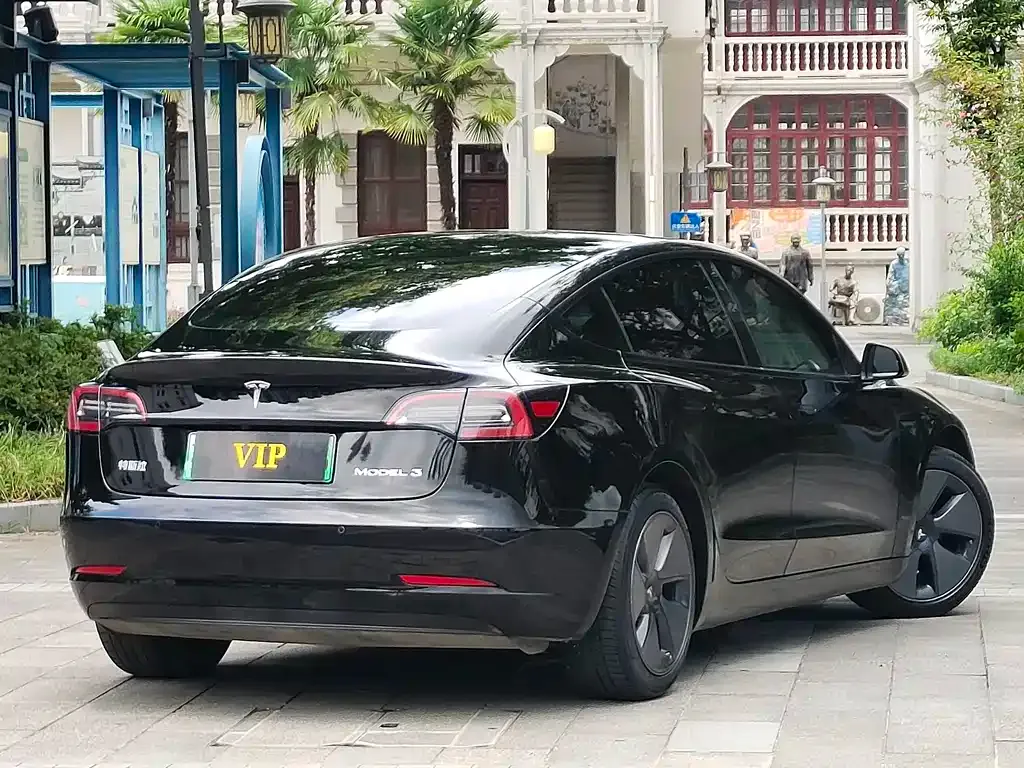 Tesla Model 3 — фото 7