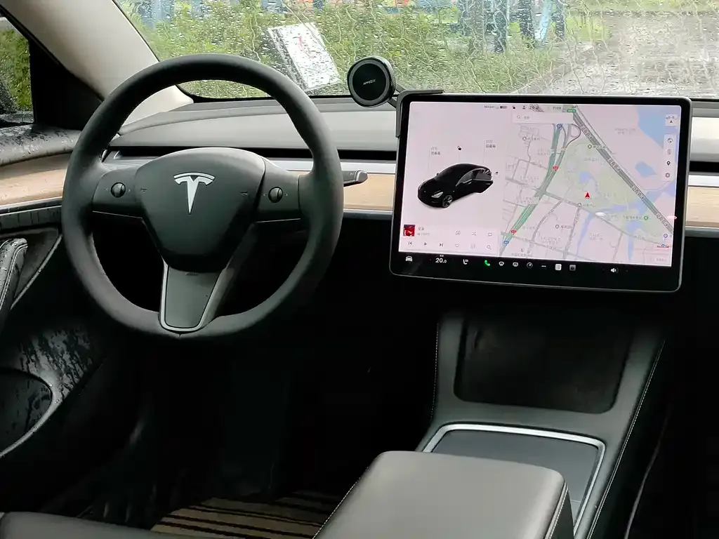 Tesla Model 3 — фото 3