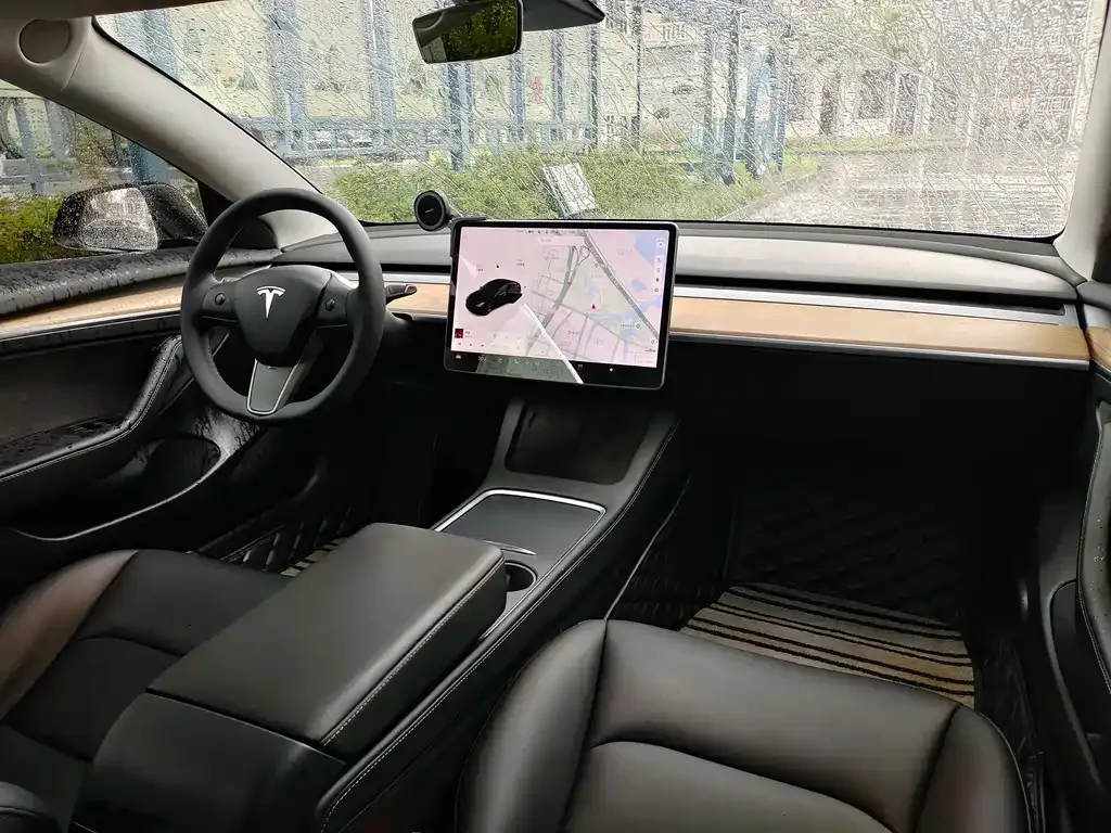 Tesla Model 3 — фото 8