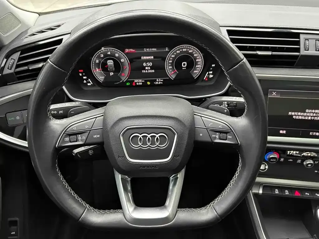 Audi Q3 — фото 10