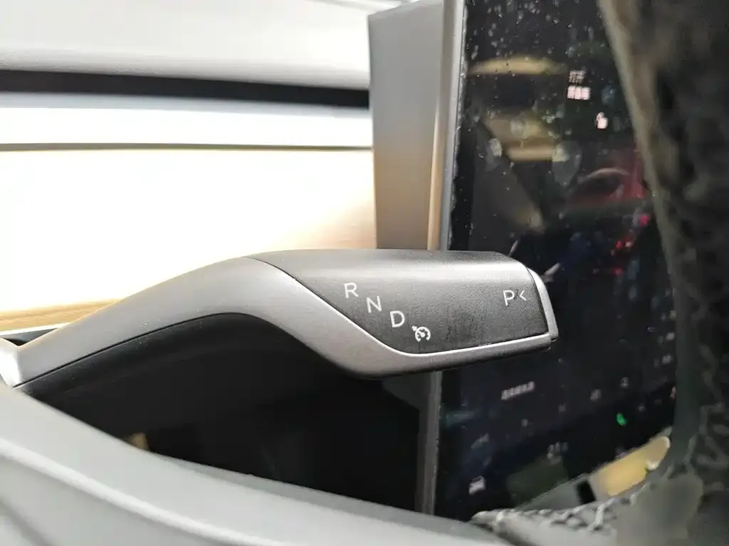 Tesla Model 3 — фото 10