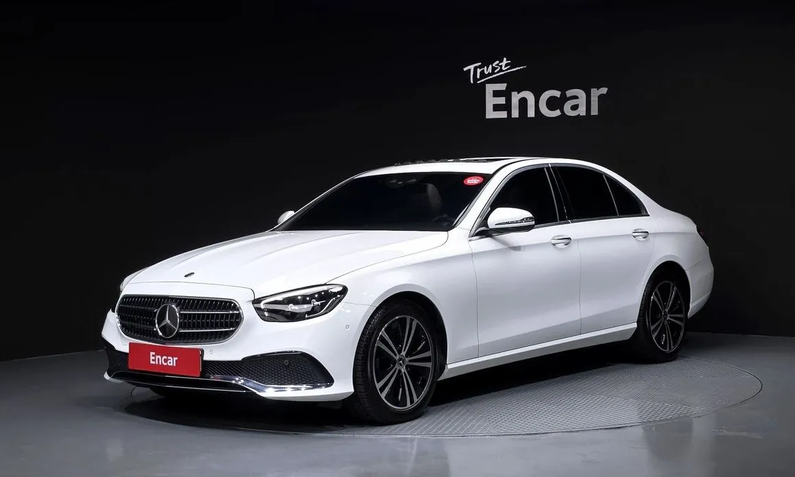 Mercedes-Benz E-Class — фото 1