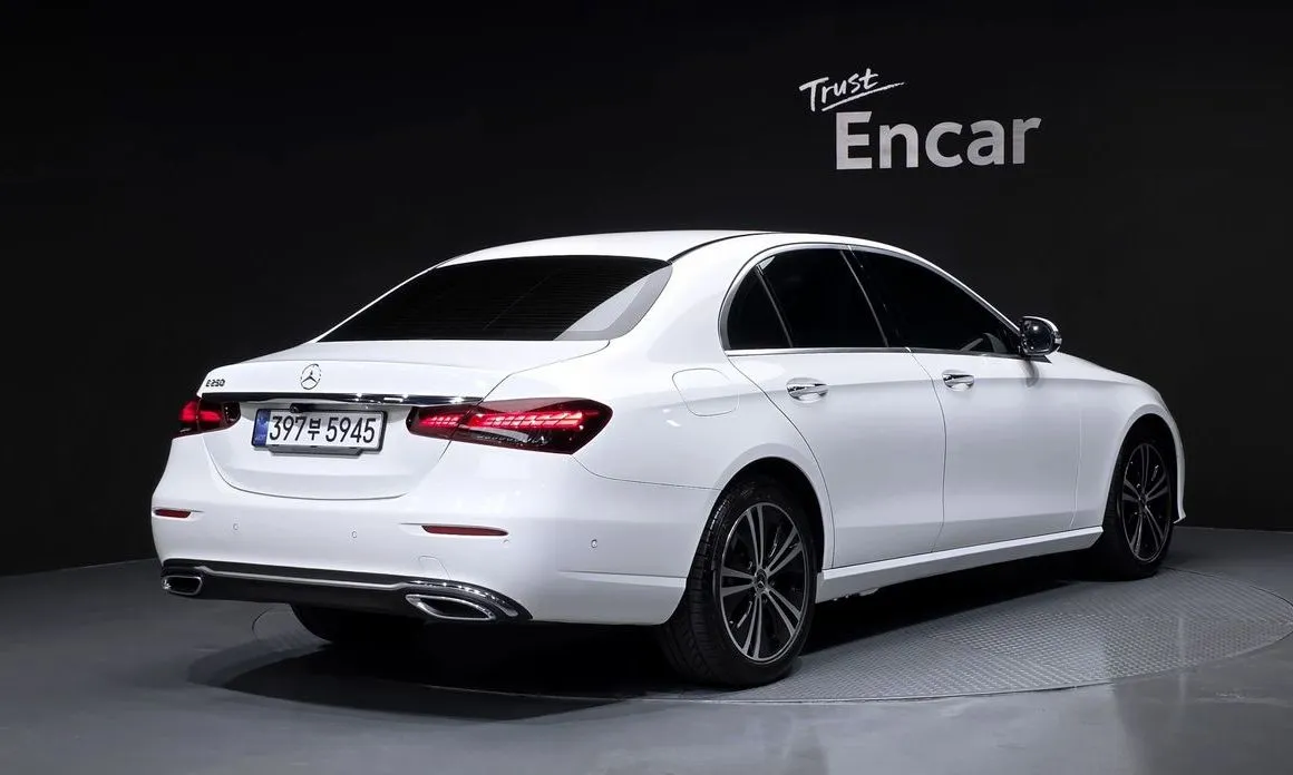 Mercedes-Benz E-Class — фото 3