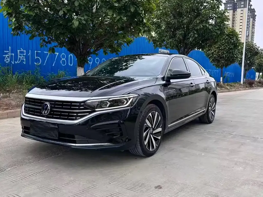Volkswagen Passat — фото 1